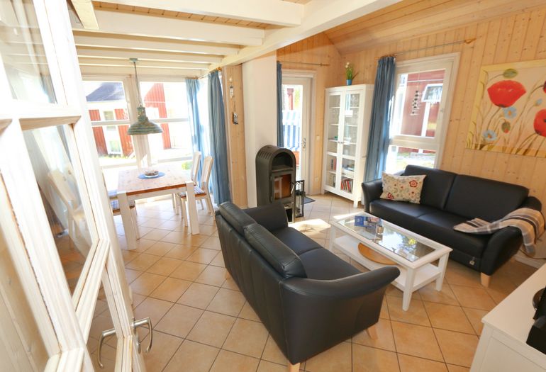 Ferienhaus Sandkörnchen - Blick vom Flur in den Wohnbereich