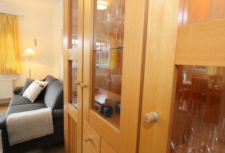 Wohnzimmer mit Vitrine