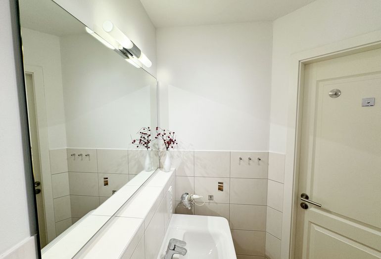 Badezimmer mit Waschplatz