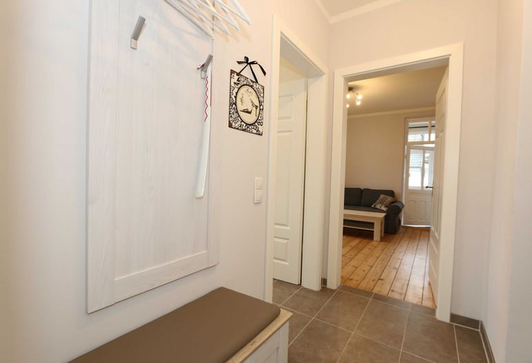 Flurbereich mit kleiner Sitzbank