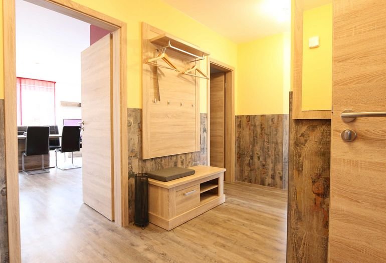 Flurbereich mit Garderobe Flurbereich mit Garderobe