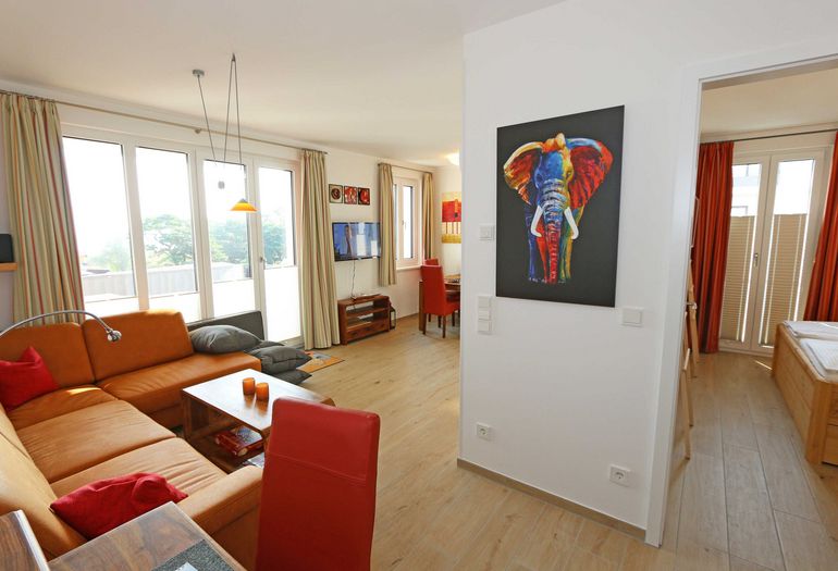 Blick in das Wohn- und Schlafzimmer