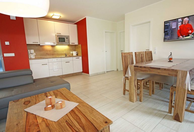 Wohnbereich mit Blick zur Küche