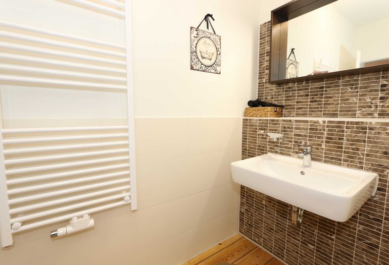 Badezimmer mit Dusche