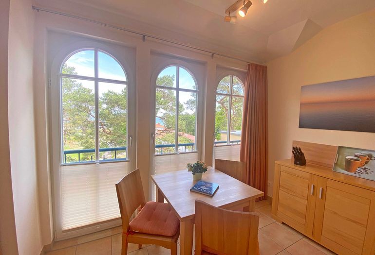 Esstisch für gemeinsame Mahlzeiten Esstisch für gemeinsame Mahlzeiten