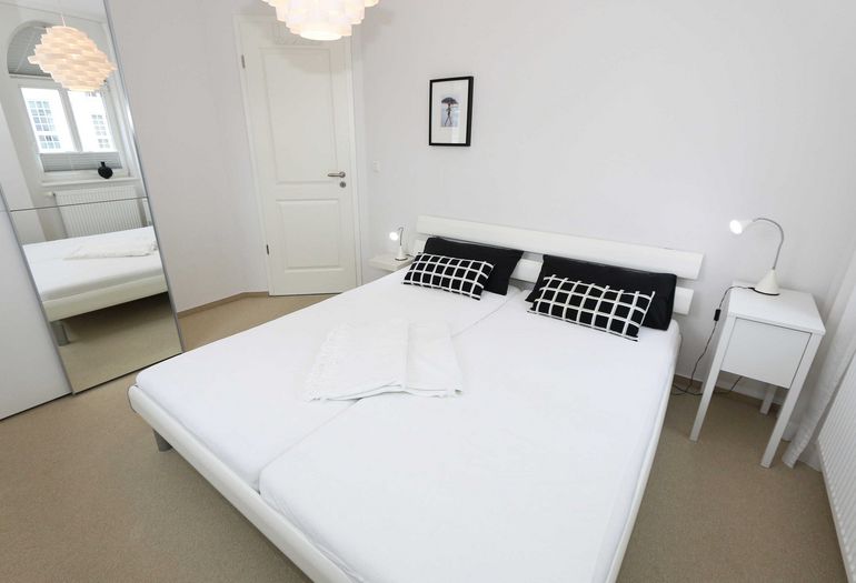 1. Schlafzimmer mit Kleiderschrank 1. Schlafzimmer mit Kleiderschrank