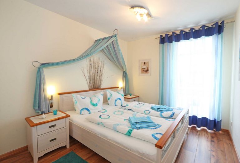 Schlafzimmer mit Doppelbett Schlafzimmer mit Doppelbett