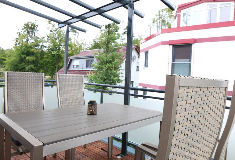 bestuhlter Balkon