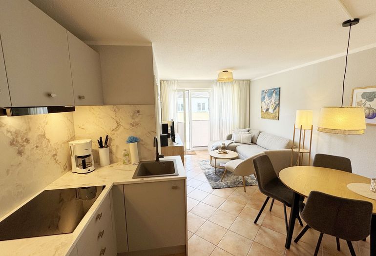 Küchenzeile und Essbereich Küchenzeile und Essbereich