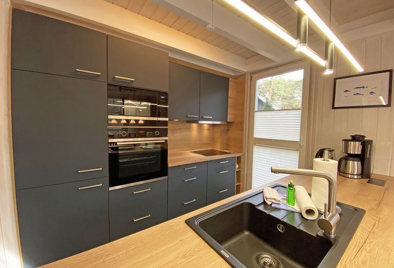 moderne Küchenzeile mit Backofen moderne Küchenzeile mit Backofen