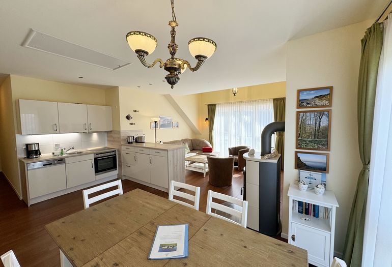 Blick vom Esstisch auf das Wohnzimmer Blick vom Esstisch auf das Wohnzimmer