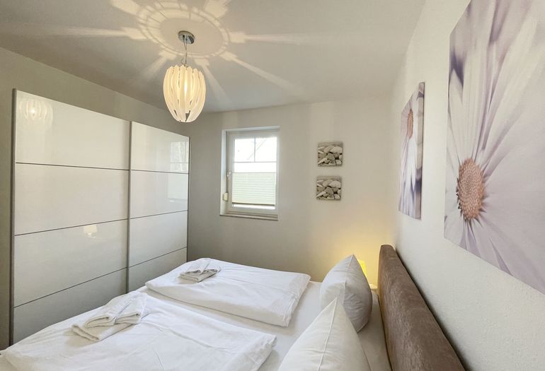 Schlafzimmer mit Kleiderschrank Schlafzimmer mit Kleiderschrank