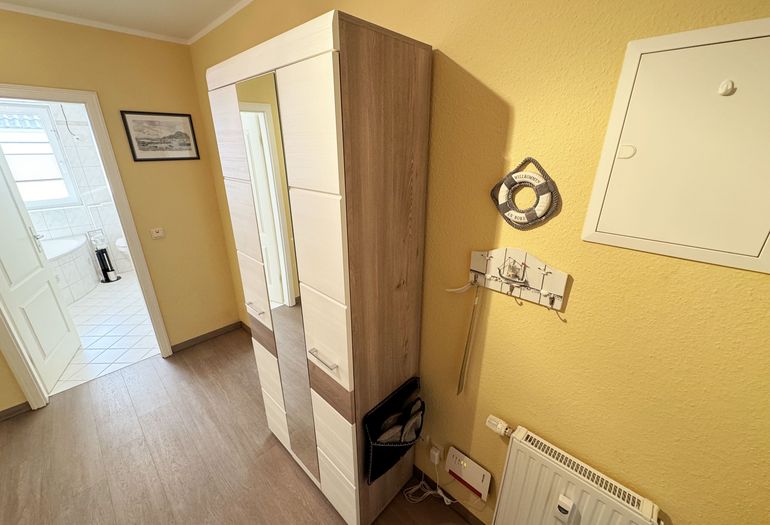 Eingangsbereich mit Schrank Eingangsbereich mit Schrank