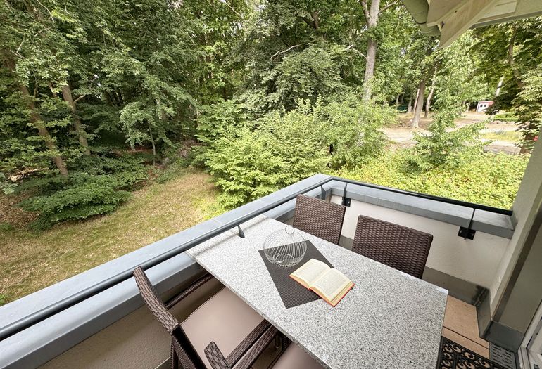 bestuhlter Balkon zum entspannen