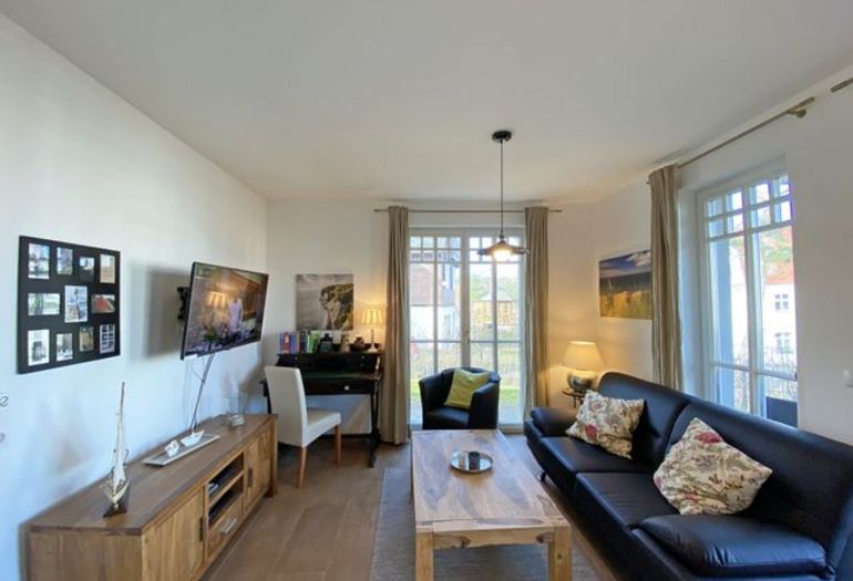 Wohnzimmer mit Ledercouch und Sessel Wohnzimmer mit Ledercouch und Sessel