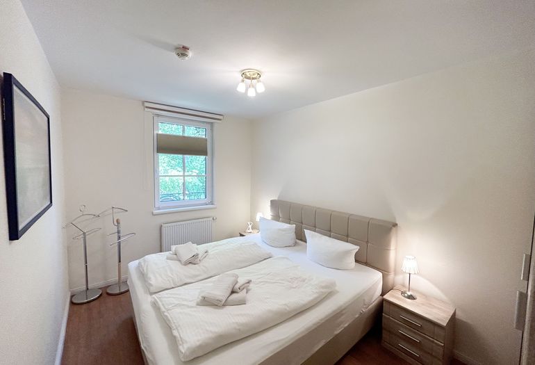 Schlafzimmer mit Verdunklungsmöglichkeiten Schlafzimmer mit Verdunklungsmöglichkeiten