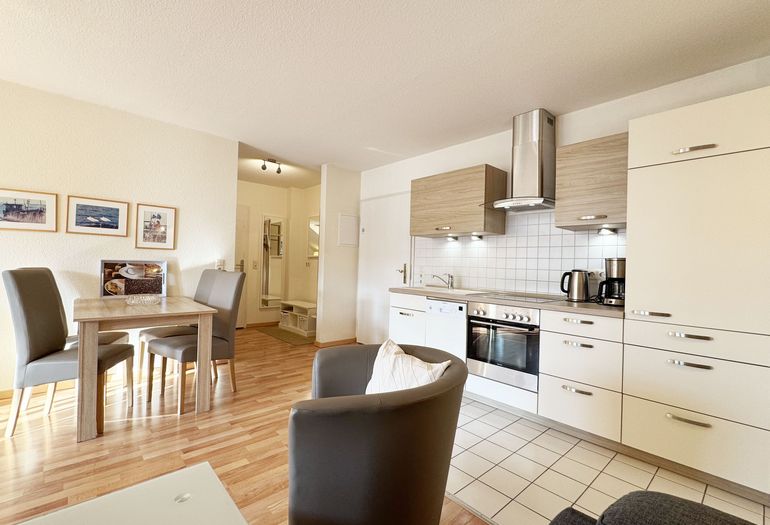 Wohnzimmer mit Ess- und Kochbereich Wohnzimmer mit Ess- und Kochbereich