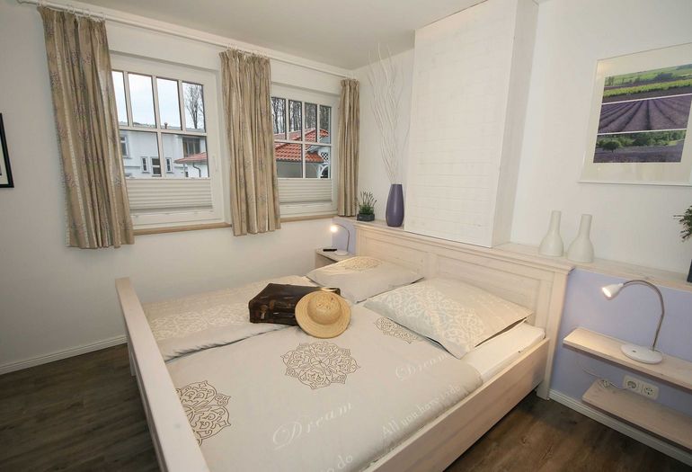 2. Schlafzimmer mit Doppelbett