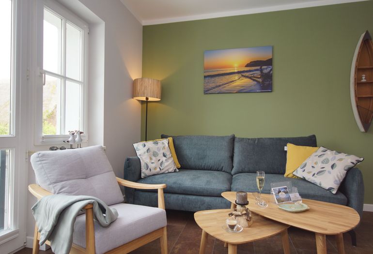 Wohnzimmer mit Sessel