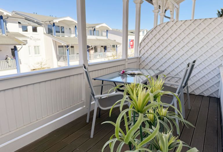bestuhlter Balkon