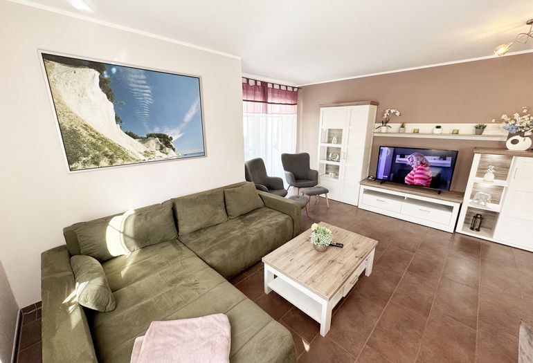 Wohnbereich mit Flachbild-TV Wohnbereich mit Flachbild-TV
