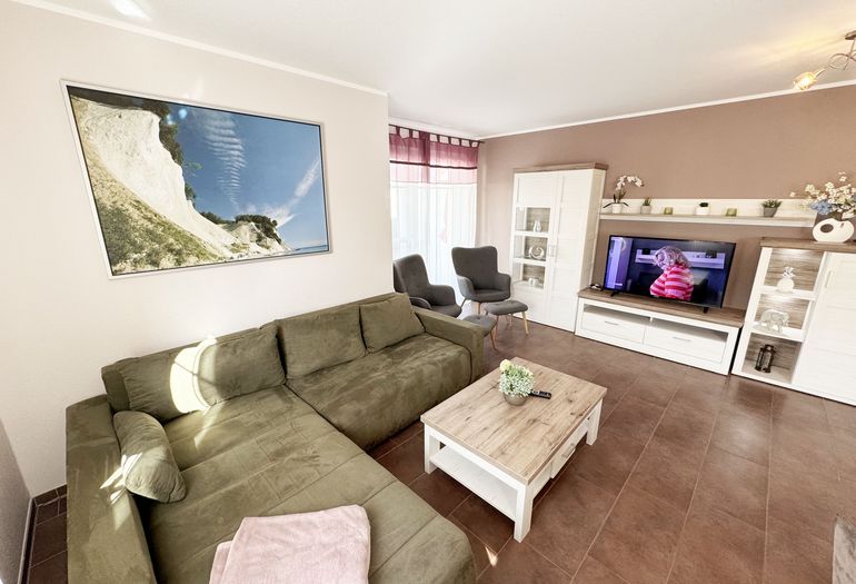 Wohnbereich mit Flachbild-TV