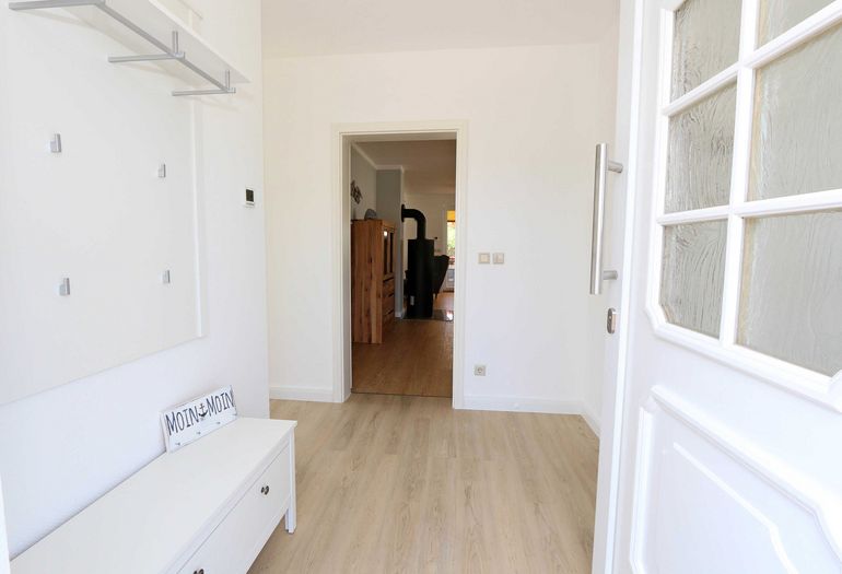 Eingangsbereich mit Garderobe Eingangsbereich mit Garderobe