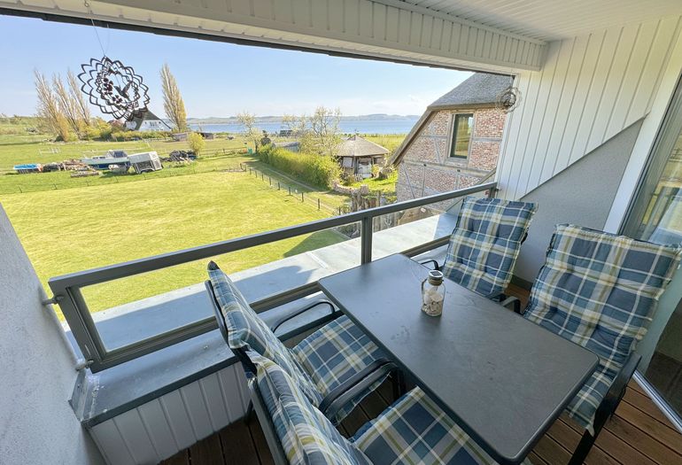 Balkon mit Blick auf den Bodden und Gager Balkon mit Blick auf den Bodden und Gager