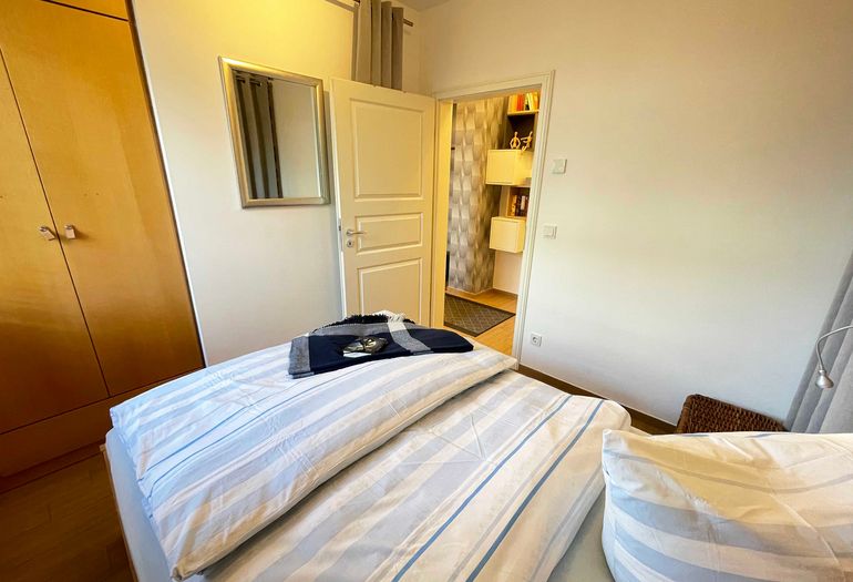 1. Schlafzimmer mit Kleiderschrank 1. Schlafzimmer mit Kleiderschrank