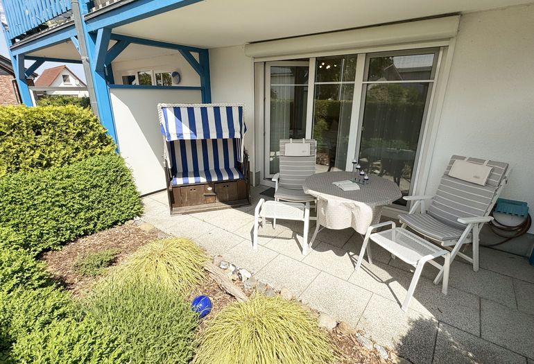 Terrasse mit Strandkorb Terrasse mit Strandkorb