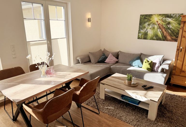 Blick auf den Wohnbereich mit Couch Blick auf den Wohnbereich mit Couch