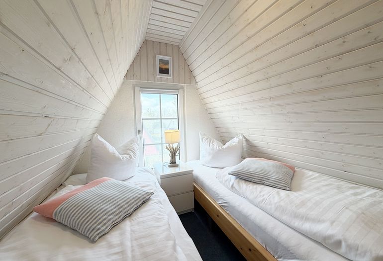 Finnhaus Nr. 05 - kleines Schlafzimmer mit 2 Einzelbetten Finnhaus Nr. 05 - kleines Schlafzimmer mit 2 Einzelbetten