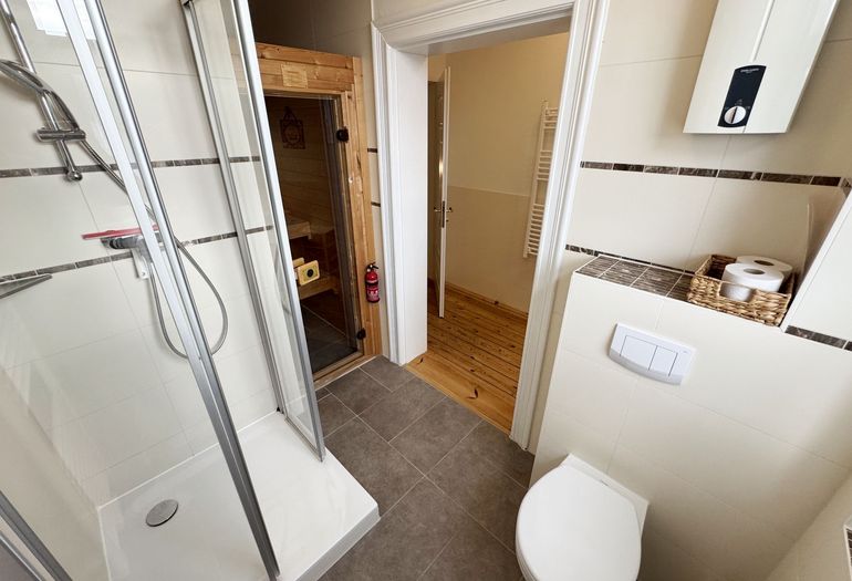 Badezimmer mit Sauna