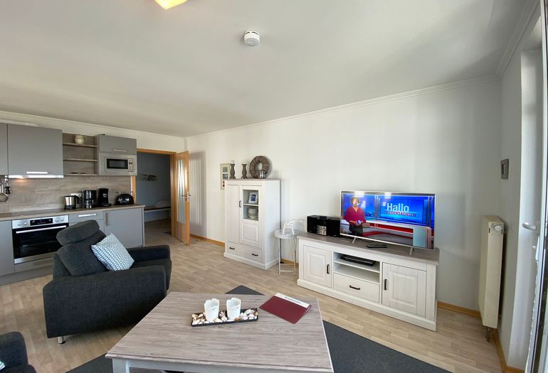 Wohnzimmer mit Blick zur Küche Wohnzimmer mit Blick zur Küche
