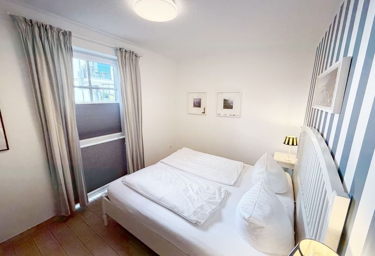 1. Schlafzimmer mit Doppelbett 1. Schlafzimmer mit Doppelbett