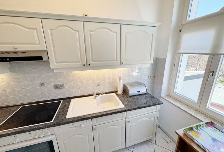 Küchenzeile mit Herd