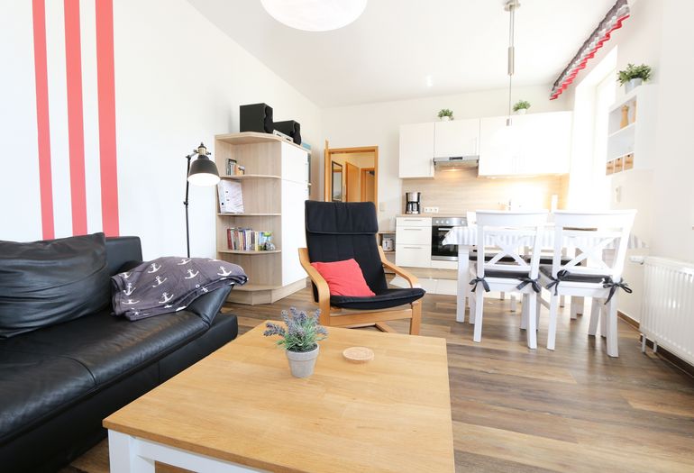 Küchenzeile mit kombiniertem Wohn-und Essbereich Küchenzeile mit kombiniertem Wohn-und Essbereich