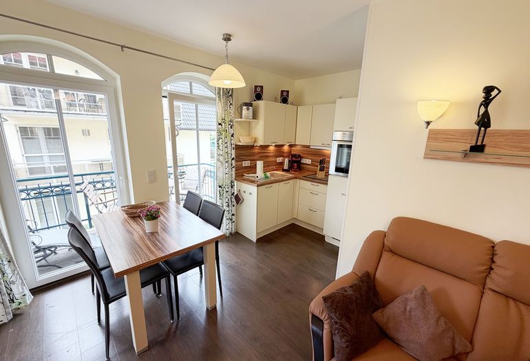 Kurparkresidenz Baabe Whg. 08 - Wohnzimmer und Essbereich Kurparkresidenz Baabe Whg. 08 - Wohnzimmer und Essbereich