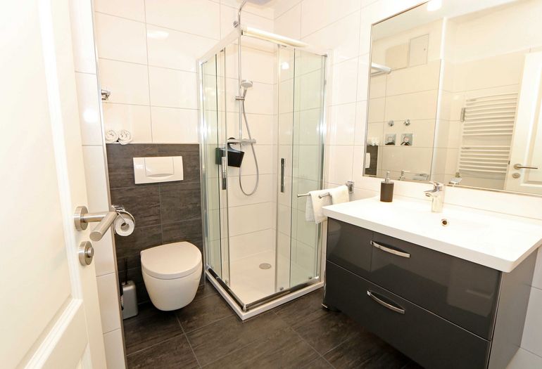 Badezimmer mit Dusche Badezimmer mit Dusche