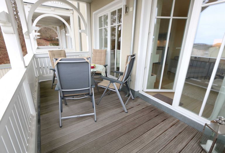 bestuhlter Balkon in ruhiger Lage bestuhlter Balkon in ruhiger Lage