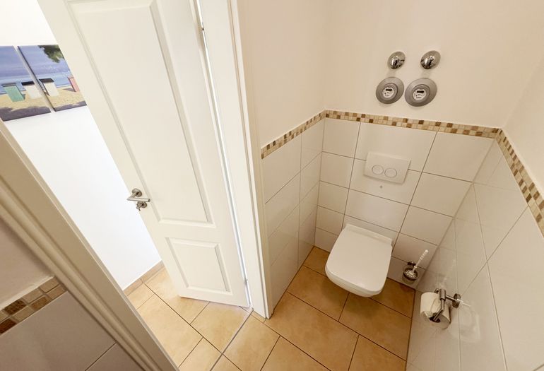 Gäste-WC mit Waschbecken Gäste-WC mit Waschbecken