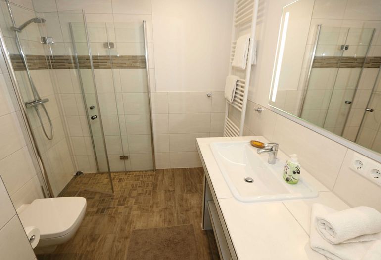 Badezimmer mit Dusche Badezimmer mit Dusche