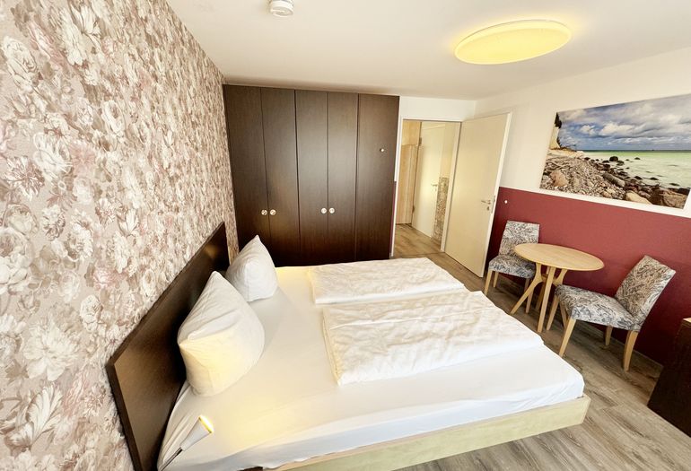 Schlafbereich mit großzügigem Kleiderschrank Schlafbereich mit großzügigem Kleiderschrank