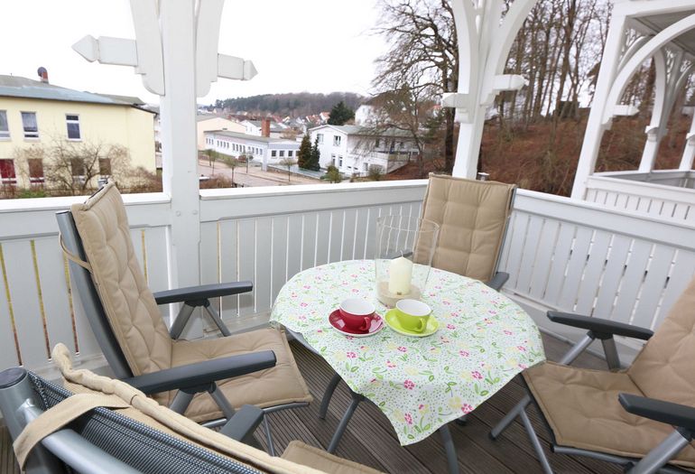 bestuhlter Balkon