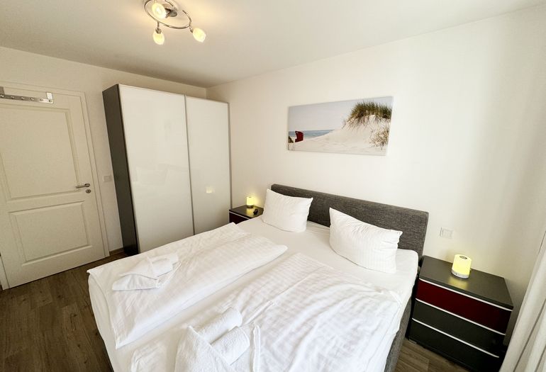 Wohnung Ostseesilber - Schlafzimmer mit Doppelbett Wohnung Ostseesilber - Schlafzimmer mit Doppelbett