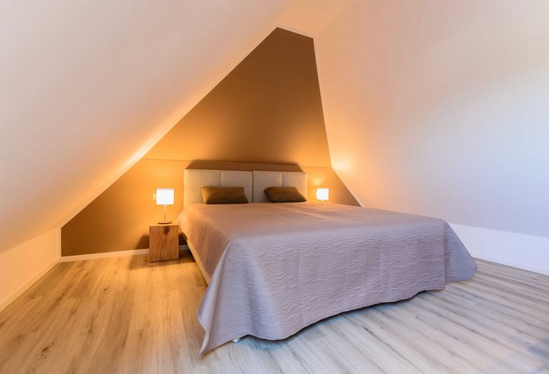 erstes Schlafzimmer mit Doppelbett erstes Schlafzimmer mit Doppelbett