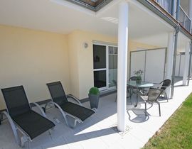 Ferienwohnung "Leon" Nr. 5 mit Terrasse Ferienwohnung "Leon" Nr. 5 mit Terrasse