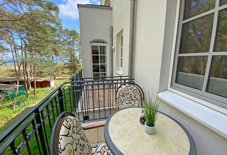 Balkon mit leichtem Meerblick