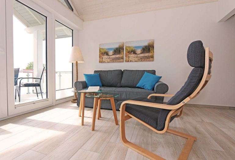 Wohnbereich mit Blick zum Balkon Wohnbereich mit Blick zum Balkon
