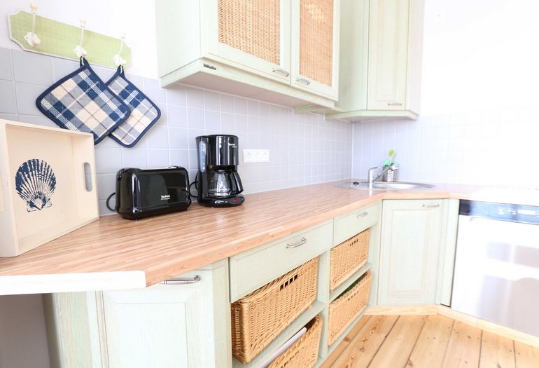 Küchenzeile mit Elektrogeräten Küchenzeile mit Elektrogeräten